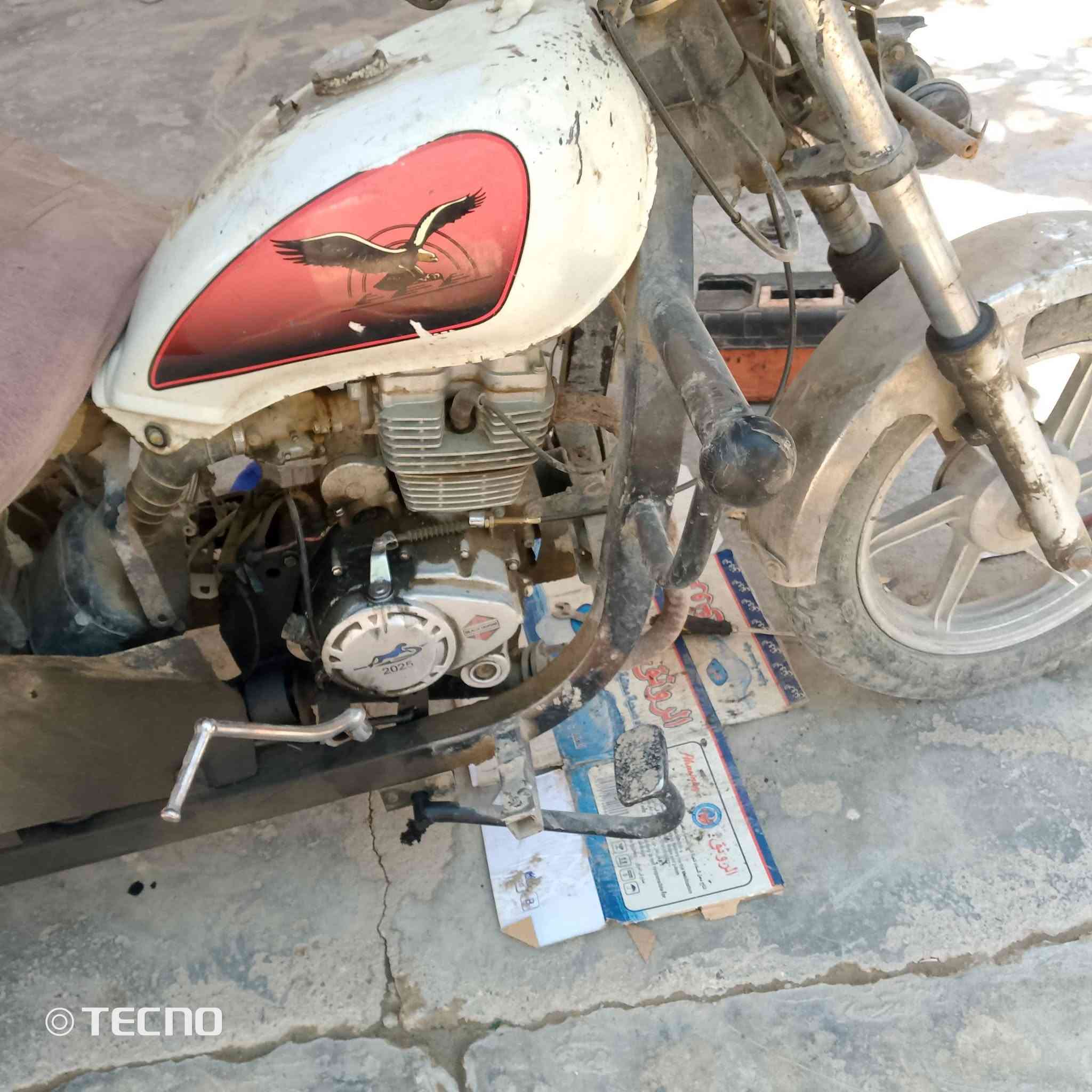 ‏‪***********‬‏ التواصل

نص مكتوب في الصور:
- TECNO