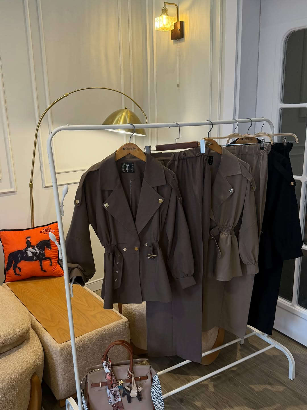 new collection set ✨🍁🍂🐎🏇🍁

شوفولي جمال السوت الي واصل 😍😍😍

متوفر سوت انيق جدااا 
بأمكانك تلبسيه بطريقة الرسمي مع كعب 
وايضاً كاجول مع شوز سبورت 🦋🦚☕️🤎

خامة فخمة جداا

مطعم بأكسسوار ذهبي طلاء ثابت 

ملاحظة الحقيبة مع السكارڤ متوفر ايضا 

العدد محدود 

يوجد توصيل 🚚 سريع إلى كافة أنحاء العراق 🇮🇶 

#set #outfits #explorepage #style #outfit
