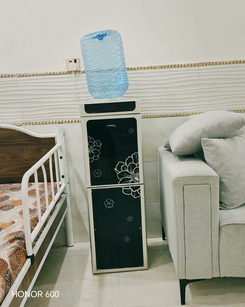 براد ب ٥٠ الف 
مستوليت ب ٤٠ 
جهاز ب ٣٥٠ الف  بيع سريع

نص مكتوب في الصور:
- HONOR 600