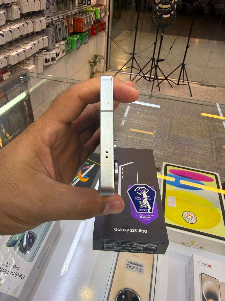 S25 Ultra 256 
نضافه 100 مع ضمان 10 ايام من المكتب عنواني بغداد حي القاهرة (سند للاتصالات)*********** متوفر توصيل مع اعتماد عربون
