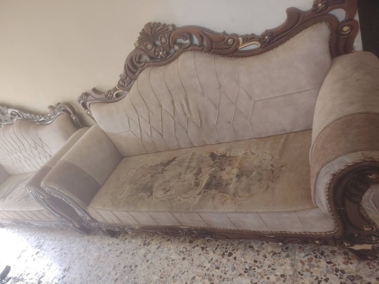 كنب ٤قطع • ٢ طول • ٢ كراسي