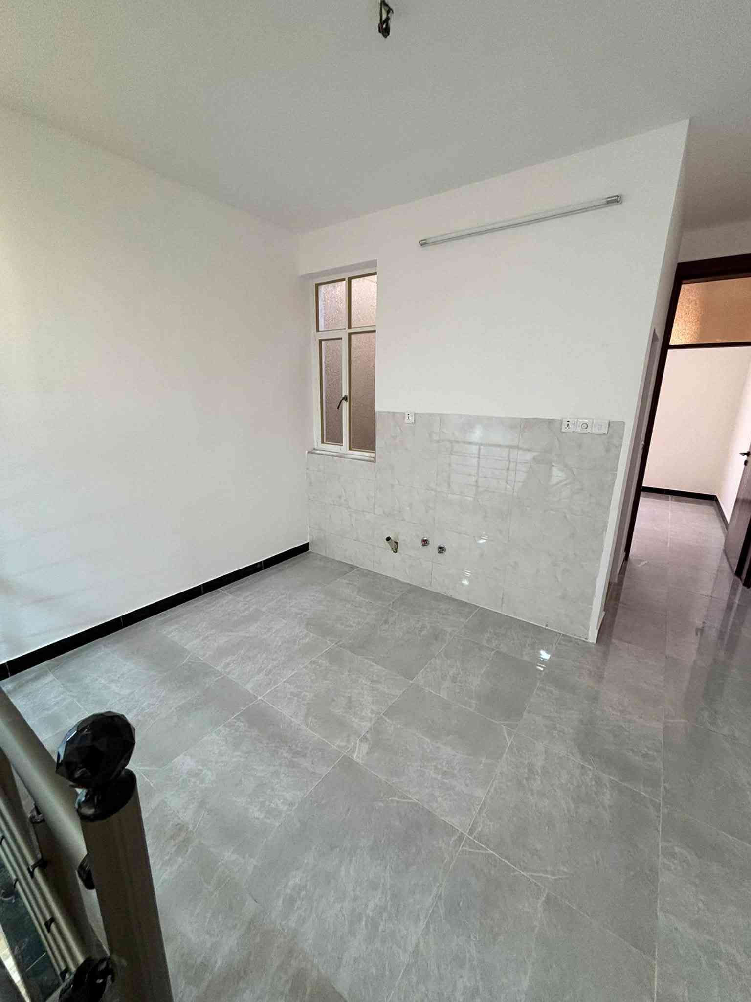 🏡 مكتب البديع للاستثمار العقاري

🔥 دار للبيع – بناء حديث وموقع مميز

إذا تبحث عن دار مرتبة، عملية، وبناء حديث وبموقع قريب من الخط السريع، هاي فرصة تستحق المشاهدة 👌

🏠 تفاصيل الدار:
🔹 المساحة: 60 م²
🔹 الواجهة: 4 م على وجهين
🔹 فضلة: 20 م²
🔹 بناء حديث
🔹 كراج سيارة

✨ الطابق الأول:
▪️ صالة
▪️ مطبخ
▪️ غرفة نوم
▪️ خدمات
▪️ كراج

✨ الطابق الثاني:
▪️ غرفتا نوم
▪️ خدمات

📍 عنوان الدار:
بغداد – حي القاهرة – ناجي عواد – قرب الخط السريع

📌 عنوان مكتب البديع:
بغداد – حي القاهرة – المعلمين
مجاور بيتزا بيروت وأسواق حيدر

📞 للاستفسار والتفاصيل:
***********

🔥 دار بمواصفات عملية وبناء حديث… للتفاصيل أو تحديد موعد للمعاينة، تواصلوا ويانا.

🏡 مكتب البديع للاستثمار العقاري – خيارات عقارية مميزة وفرص استثمارية موثوقة
