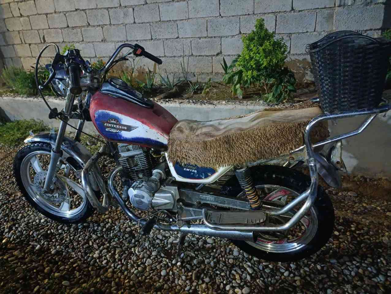 السلام عليكم موطور جني دبل بلك موديل 2014/للبيع 

🏍️🏍️ كما موضح بصوره 

الموطور شغال كلشي مابي
كهربائيات شغاله 
  السعر 200 وبي مجال للشراي
الاستفسار اتصال *********** أو مراسله 
@إشارة
