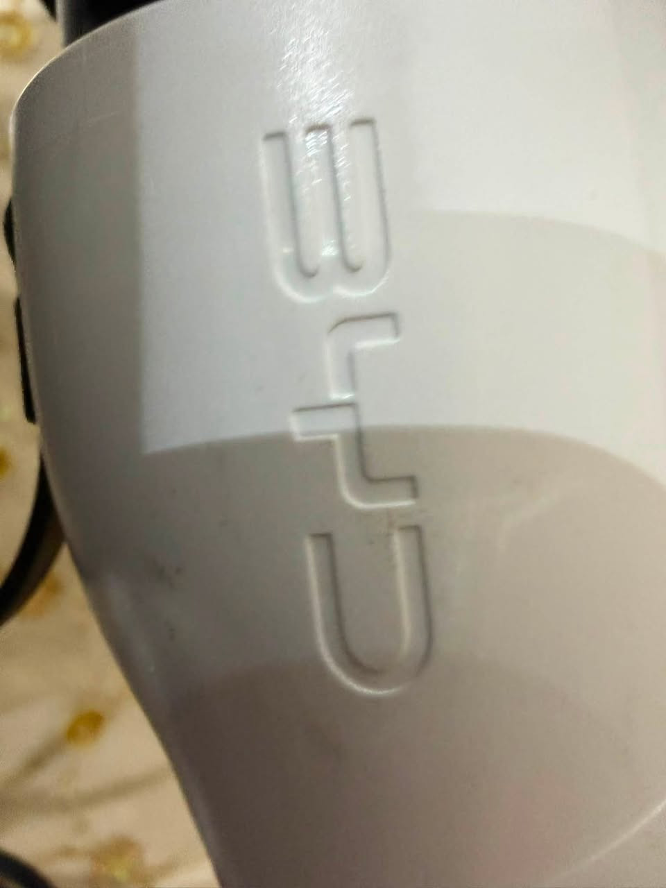 شاحنة BYD الاصليه الي تجي ويا السياره للبيع سعرها 50 الف مشحون بيها مرتين فقط للاستفسار ***********
