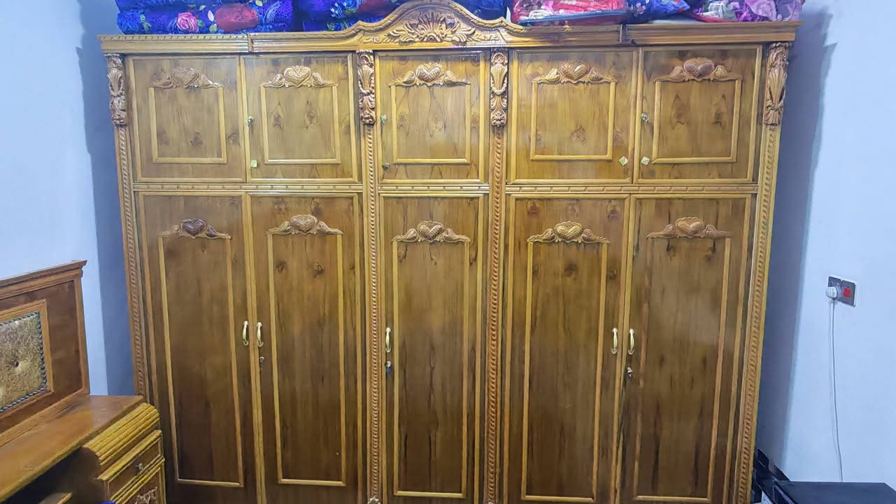 غرفه نوم • نضيفه • ٥ بيبان