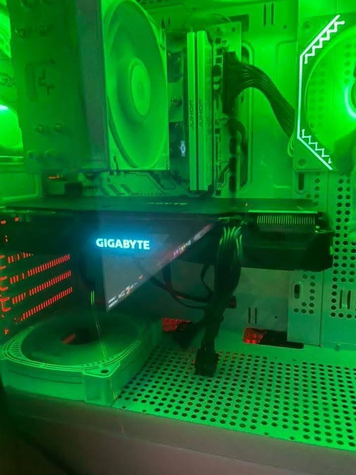 سيت اب كامل للبيع 
Razen5 3600s amd
ssd256
Ram32
Rtx2060 supper 
4van 
مع شاشه mass 240 hz
حجم 27

وسماعه سبيكر

سماعة خارجية عدد 2

وكيبورد ميكانيكل

ماوس دراكون 

كرسي كيمنك

ميز كيمنك مع إنارة LED

استخدامها كلش قليل وسبب البيع التزامات يومية  
الرقم:*********** 
مكاني كوت /شارع الهورة
