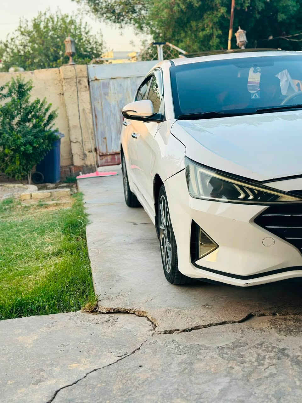 السلام عليكم
النترا 2019 خليجي 
فول مواصفات عدى البصمه مكينه 2000 دوش
بيه صبغ باب الصدر والدوسة الجانبية جة وحده فقط 
السعر 128$ مكان بابل الاسكندرية 
***********
