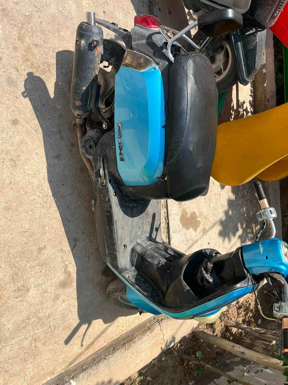 سلام عليكم بوليس للبيع نضيفه مابي اي نقص السعر 400 بيه مجال صرنصه FM مكاني بعقوبه الهويدر ***********
