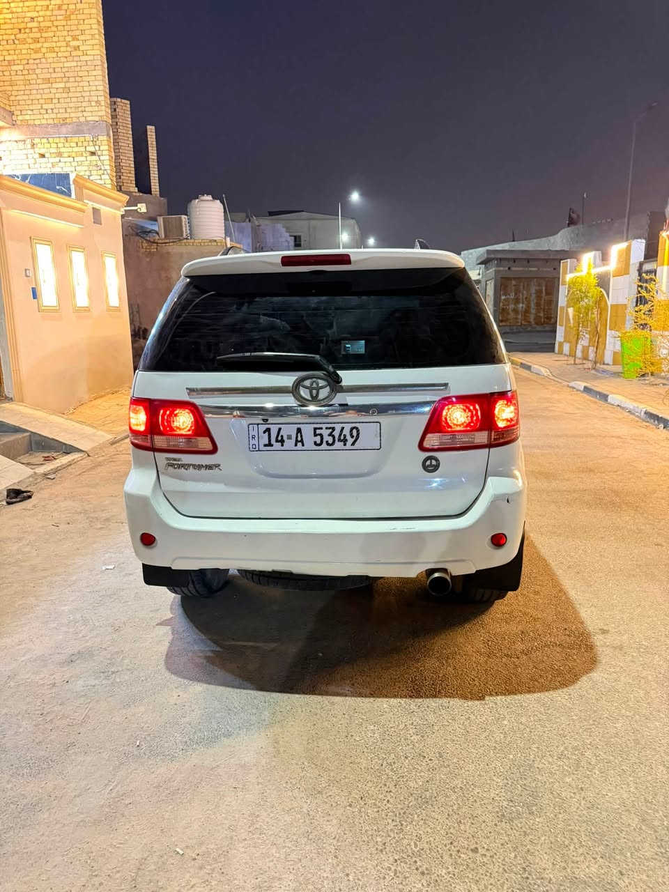 السلام وعليكم تيوتا فورنيتر ٢٠٠٦  فور ويل رقم بصرة سنوية لحد٢٠٣٠ محرك ٤٠٠٠اربعه الالف موصفات سبعه راكب تبريد خلفي امامي ثلج حدادة ١٠٠/١٠٠تخم تاير محرك وكير وحداده وتبريد جدد كامره خلفية سيارة بيهه ضربه خفيفه الجاملغ الأيمن وطرف البنيد والباقي كفاله السعر ٨٨وبيهه مجال قليل العنوان بصرة ***********
