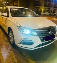 سياره MG5 2022 المواصفات /  🔵بصمه 🔵تحكم جهتين 🔵 تبريد شاشه 🔵 لايت كشاف...