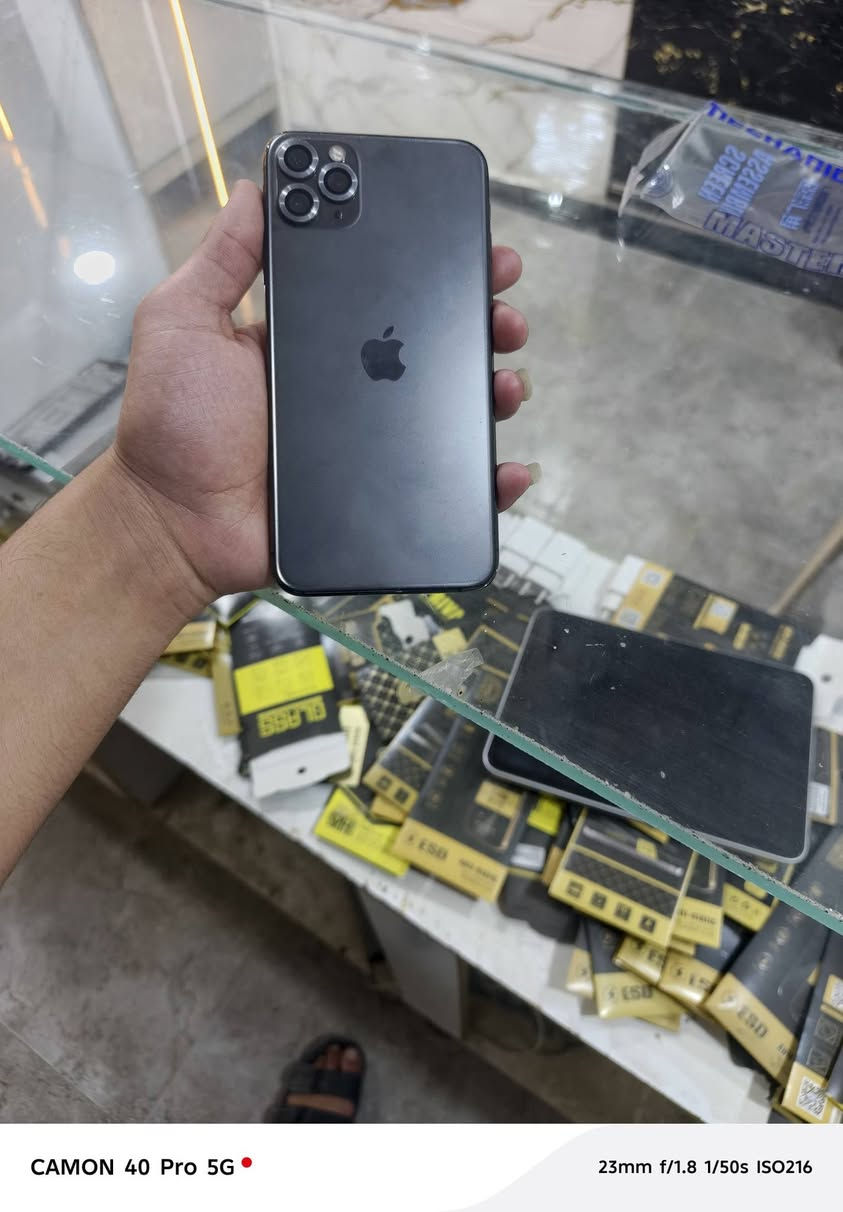 السلام عليكم

11 برو ماكس 
نضيف فول ل جهاز 
بطاريه 90 
ذاكره 256
بي طبع بل شاشه + يقرأ شاشه بلاعدادت 
كلشي شغال بي فول مكفوول
سعره 275
مكاني أبو غريب حي الرسالة 
***********
***********
اتصال و وتساب
