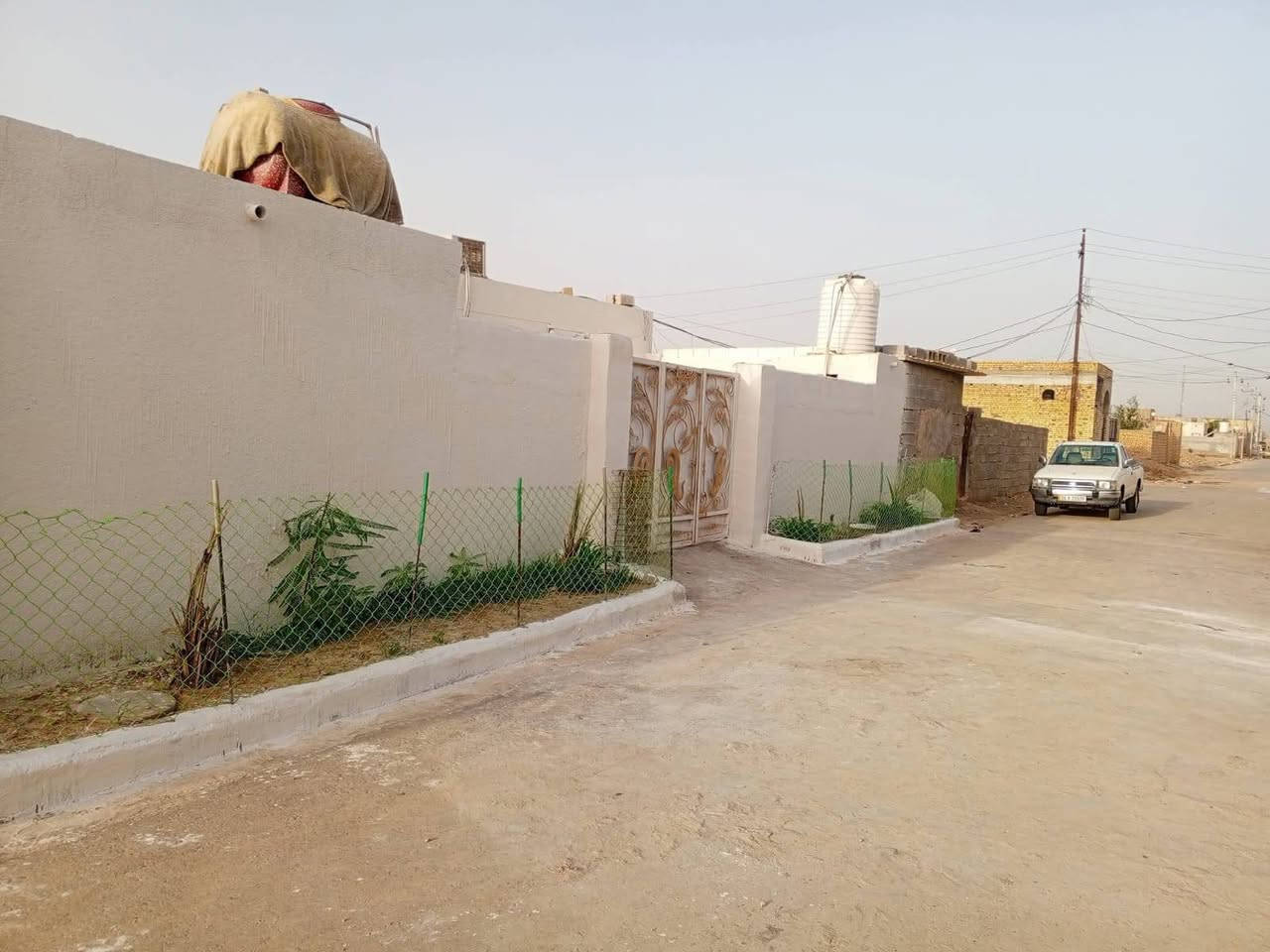 السلام عليكم
بيت للبيع طابو زراعي عراقي 
مساحه 300متر
يتكون من 4غرف
موزع صاله ديوان كبير مطبخ صحيات طارمه
يتوفر كافة الخدمات ماء كهرباء مجاري تبليط
عنوان البيت ميسان حي السلام الدوانم 
السعر 120مليون وقابل للتفاوض 
للاستفسار الإتصال 
***********
***********
