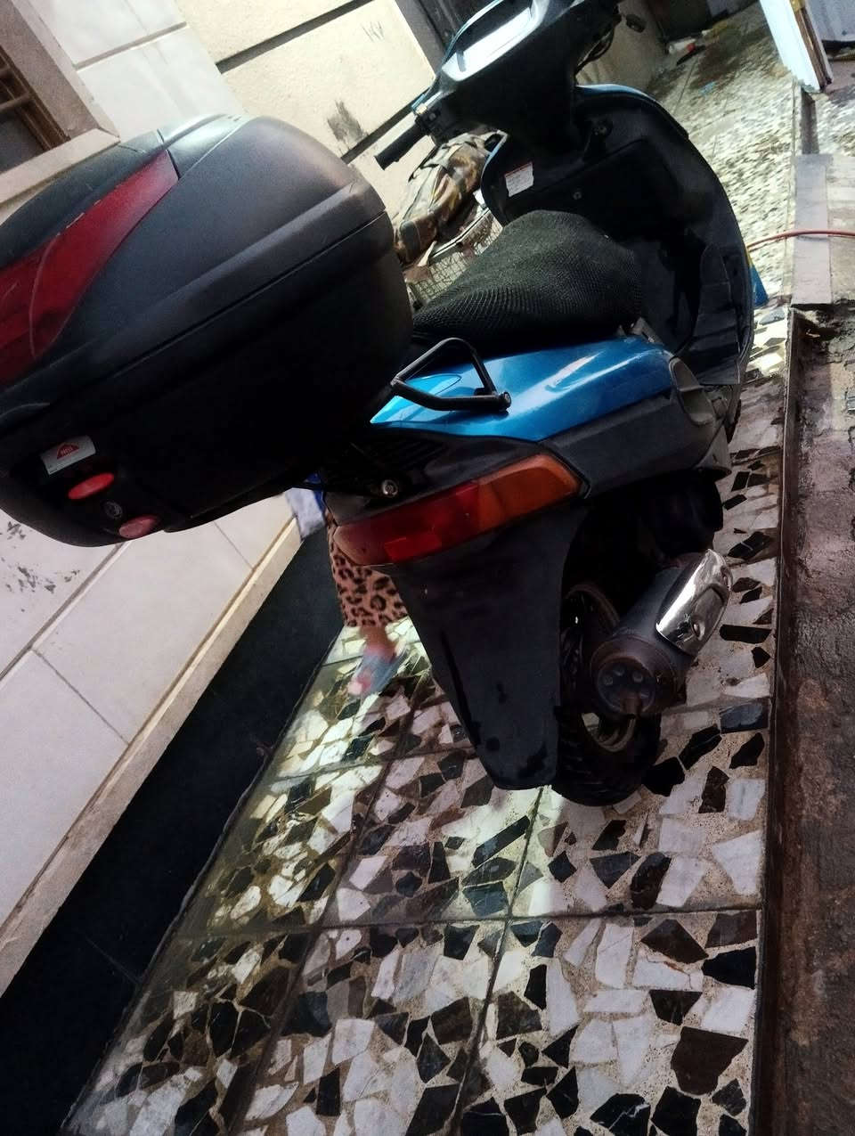 سلام عليكم دراجه ساسوكي للبيع دراجه ابلاديه اونضيفه اينقص مابيهه كفرهه نضيف وضع اشركه كلشي البلادي بس كابريترهه اتخربط يرادلهه تنضيف شغاله ادراجه بس اتخربط مكينتهه حلوه بس بيهه دخانه اشويه من اتشغل وتروح بادري توني شديته جديدتايرات جدددبلاتهه جدد كلشي شغال مكاني الكاظمية شارع اصنايع العروبه اسعر300 رقم الهاتف ***********
