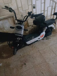 دراجة شحن • بطاريات كاملة • تمشي بطيئ