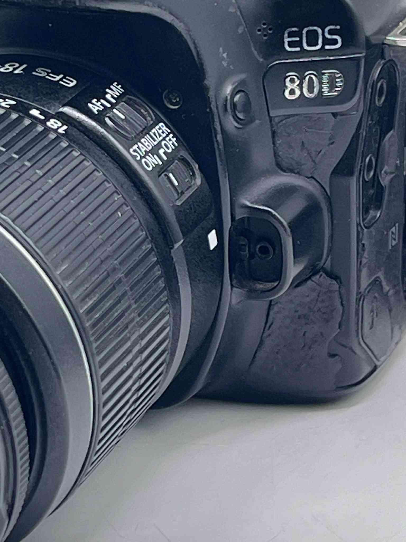 كأمره كانون 80D شغاله 100/100 نضافه 50-100 السعر 300 الف متواجد فقط وتساب
***********
