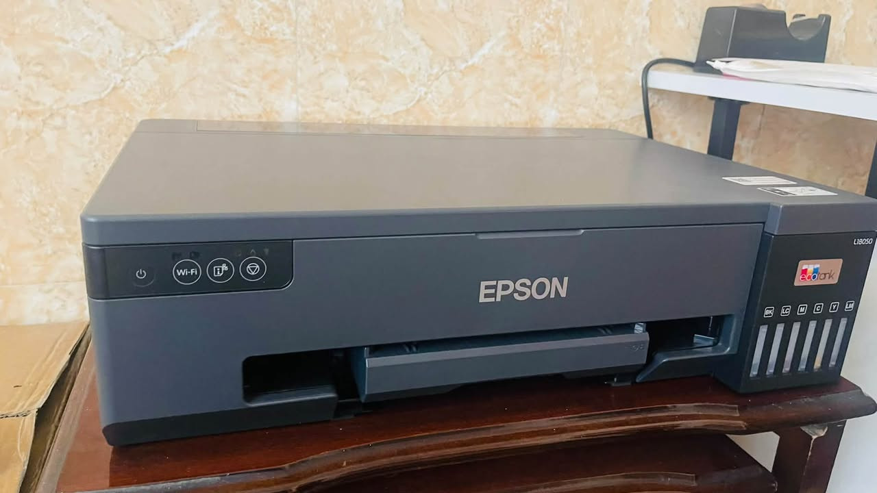 طابعه epson l18050 للبيع نضافه ١٠٠٪؜ 
جديده لوك كلشي مابيها صارلي شهر من جايبها من الأماني 
كاتونتها وعراضها موجوده سعرها ٨٠٠ الف وبيها مجال 
فقط مبدل أحبارها الاصليه بأحبار سبلميشن
وأحبارها الاصليه موجوده 

تواصل واتساب ***********

سبب البيع اشتريت اكبر منها ❤️
