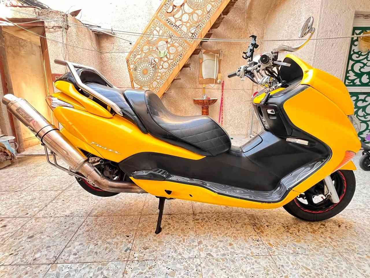 فورزا 09 رياضي مزودة بلاد من اليابان
دردراجه ما مفتوحة مكينة كفالة كير شغال 4 تحويلات 7 نمر 
دراجه نضيفة/ اوراق بيها / لايت عالي ناصي دبل اشاير كهربائيات كلة شغال سماعات شغالة MP3 بلوتوث 
 شلعة معدل تخبل / سعر مليون و350 بيها مجال للطيبين / سبب محتاج و اريد ابيع 
مكاني بغداد / تاجي / سبع البور ***********
