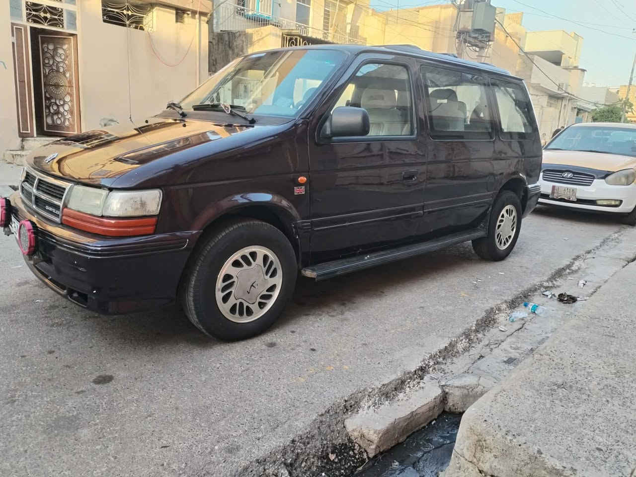 السلام عليكم ورحمة الله وبركاته سيارة كلايزر شاصي قصير موديل    95. محرك 3300 دوج بشرط.  وكير بشرط  دوشبول كله. شغال كشنات  سياحي داخل جديد باتري جديد اطارات جدد طخم الأمامي والخلفي جدد رقم إنكليزي ثاني يوم تحويل جامات كهرب السعر    45.  مجال بسيط الاتصال علي الرقم الموبايل.  ***********.
