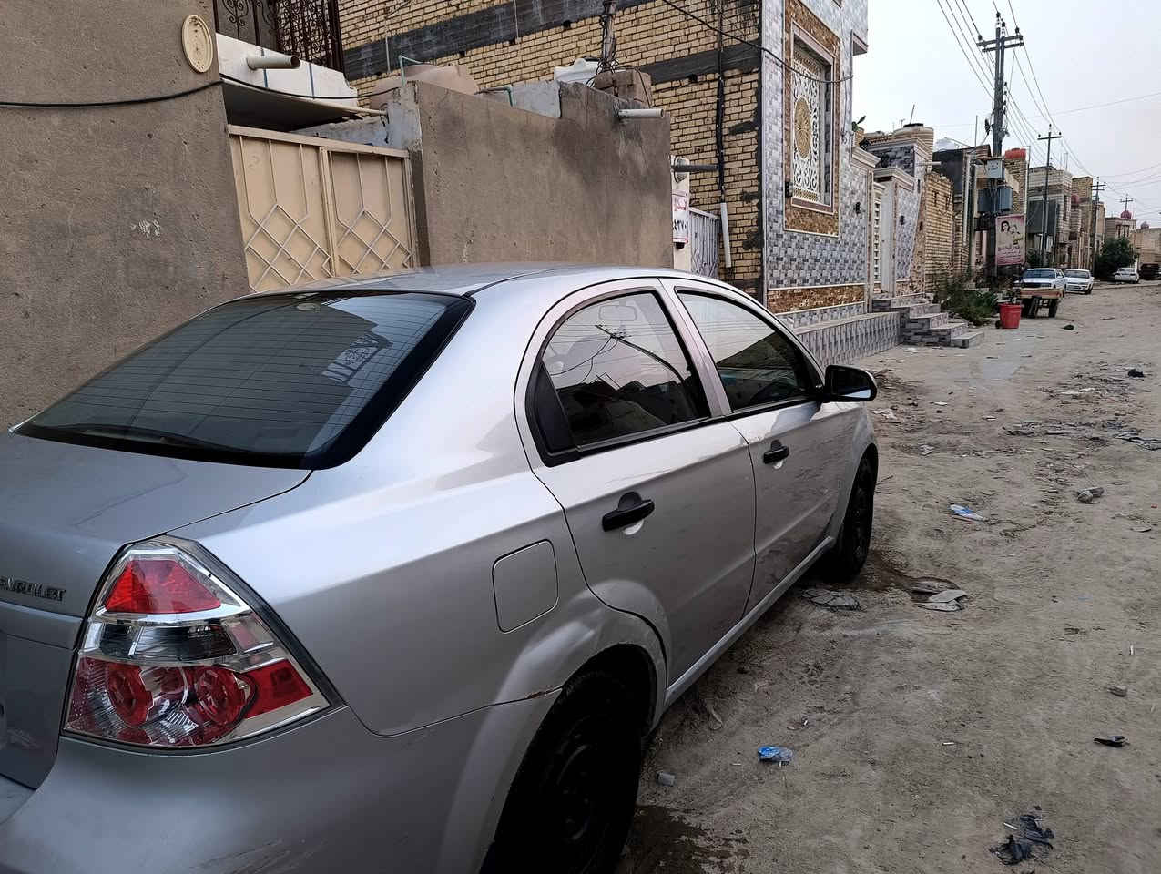السلام عليكم سياره افيو موديل 13سياره جاهزه من كلشي حداديه جديده طخم تاير ناقصها تبريد بس شاشه كامره ماشيه 138 بيها باب خلف العبري وبل هلال  الباب مبدل والقديم موجود مكان سوق الشيوخ السعر 68وبيها مجال رقم *********** اقتنع وخابر واني بالخدمه
