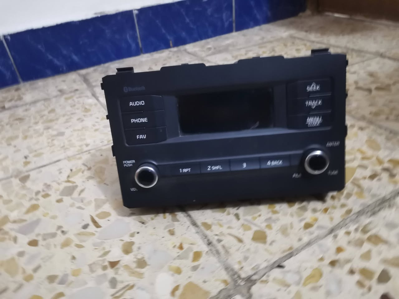 سلام عليكم عندي راديو 3قطع مال سياره البيع شغارات العلوان الحسينيه مال رشديه بسوق الاول الرقم ***********بس واساب
