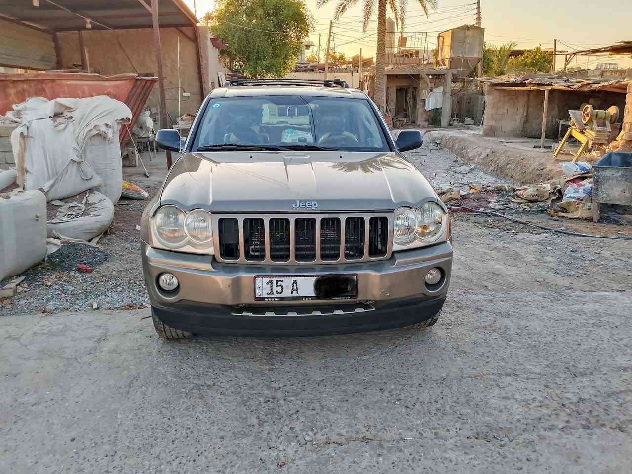 جيب لاريدو موديل 2006حجم المحرك 3700 دفع رباعي تبريد قطتين تخم داير شاشه كامره  خلفيه رقم انكليزي بسمي تحويل ثاني يوم سياره جاهزه من كلشي بس بيها قطعتين صبق بدون حادث مثل ما في الصوره رقم الموبايل*********** العنوان الرمادي التأميم السعر 87بيه مجال حك الجيه

