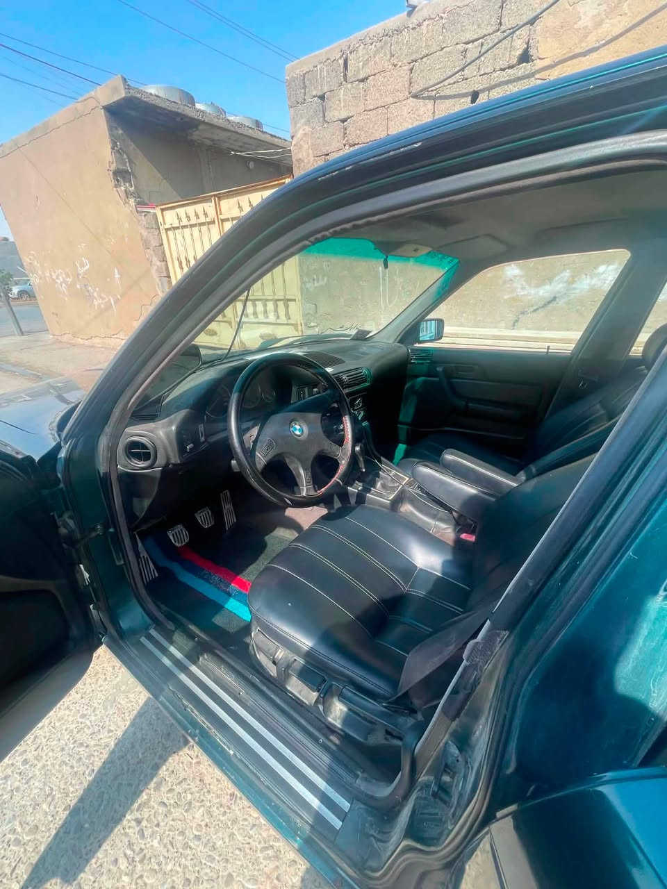 سەرەتابەناوی خوای گەورەو میهرەبان سلاوتان لێبێت هاورێیانی خۆشەویست BMW مۆدیل 1992 520 گێر عادی چاملغی پشتەوە لای سایق هەیەتی عامە لۆ جوانی پێش و پشت کەپس سعر ٥٧ مەعامەلەیەکی برایانە 
رەقەم تەلەفۆن ***********
