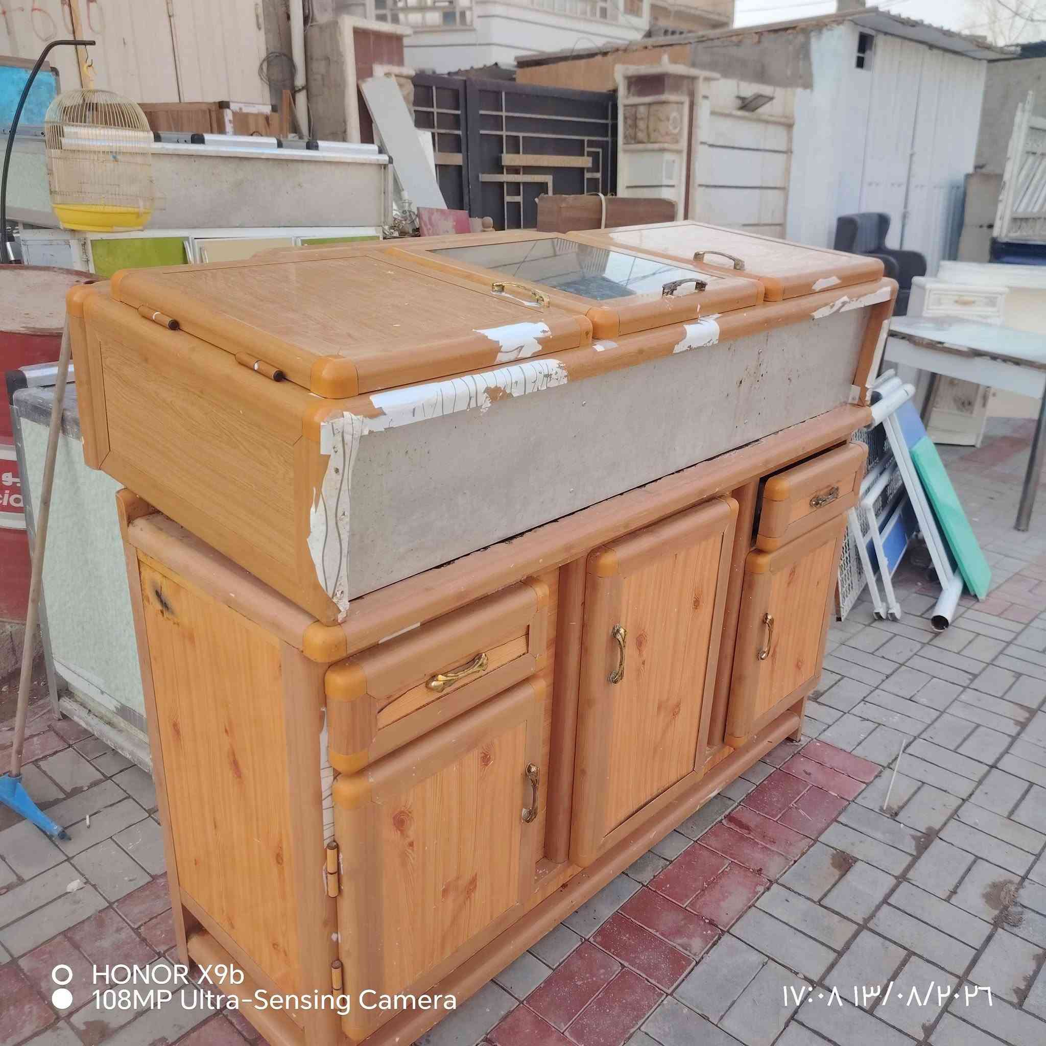 أغراض منزليه للبيع وبسعر مناسب للاستفسار الحر الصغير قرب جامعه أهل البيت مجاور روضه السنابل *********** يوجد لدينا كلشي تريده موجود وبسعر مناسب
