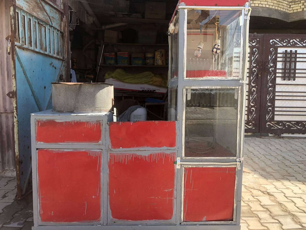 # للبيع

مكينه حب للبيع بسعر 250 الف وبيها مجال مكان في جسر ديالى القديم للاستفسار الاتصال على الرقم
***********
