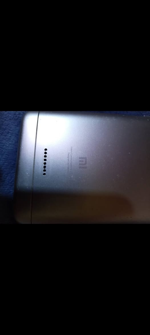 السلام عليكم جهاز Xiaomi (شاومي)نظيف ما مفتوح فقط طافي  يرادله تحديث ع حاسبه تحديث ماله 10 مكان ناصريه مركز حي العسكري ب 50وبيه مجال ***********
