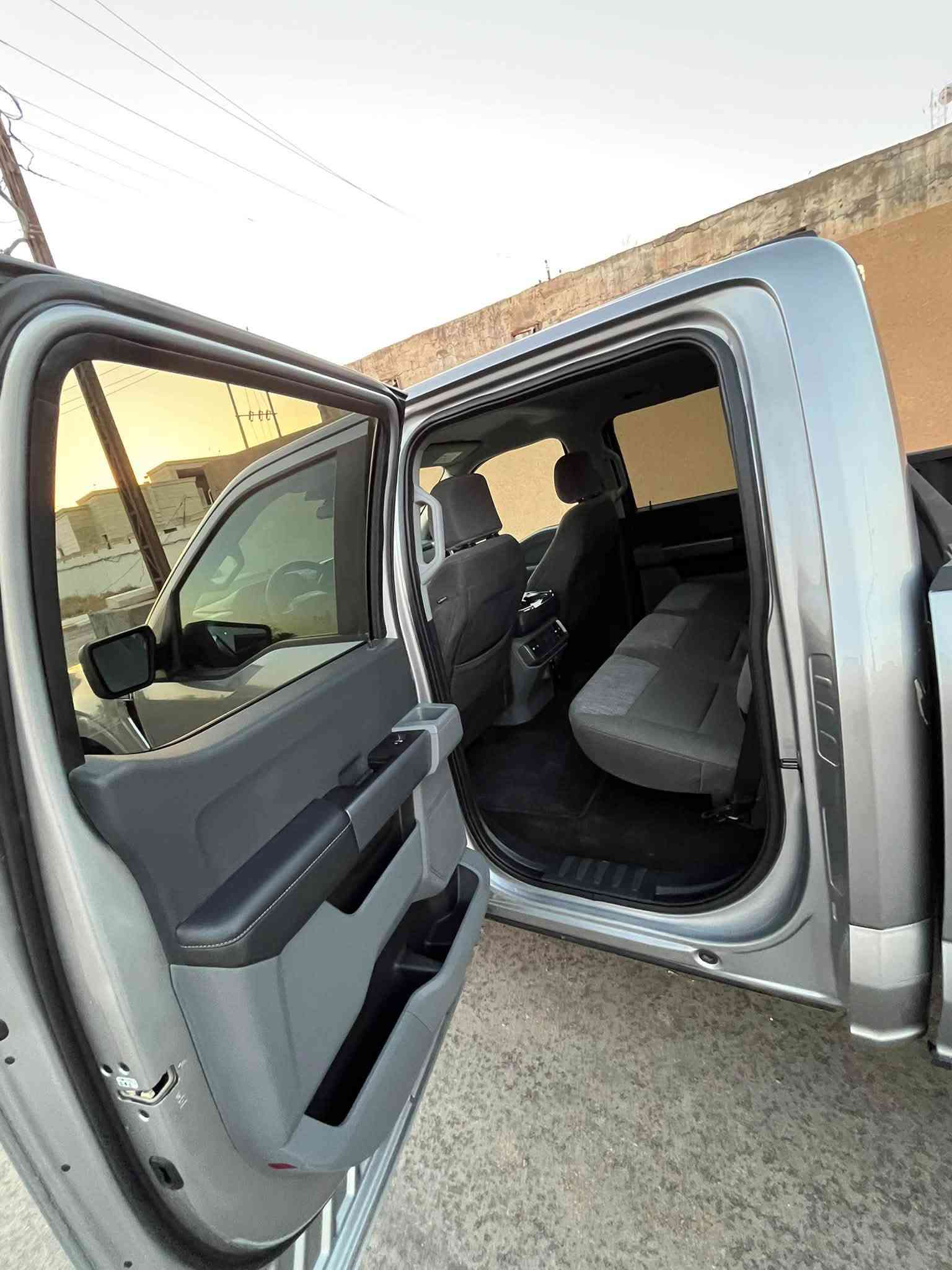 للبيع او المراوس حسب القناعة
فورد F150 XLT
السعر 260 وبيها مجال 
موديل 2022
محرك 6 سلندر 3500 تيربو 
ماشيه 14 الف  
 رقم بغداد دولي 
بدون صبغ فقط بارد بلجاملغ 
باب طويل بدي قصير المرغوب 
 ارباك ستيرن وبرده 
عدة جك سبير كله كامل 
-مكان السياره سامراء 
-الاتصال على الرقم ‭ ‭ ‭***********‬
