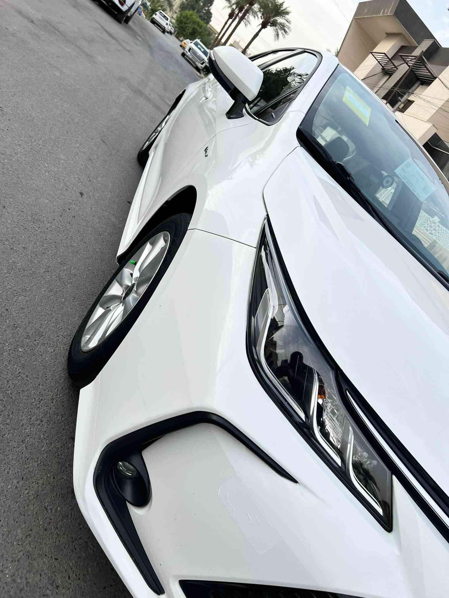 كورلا هايبرد • ٢٠٢٤ • جلد احمر