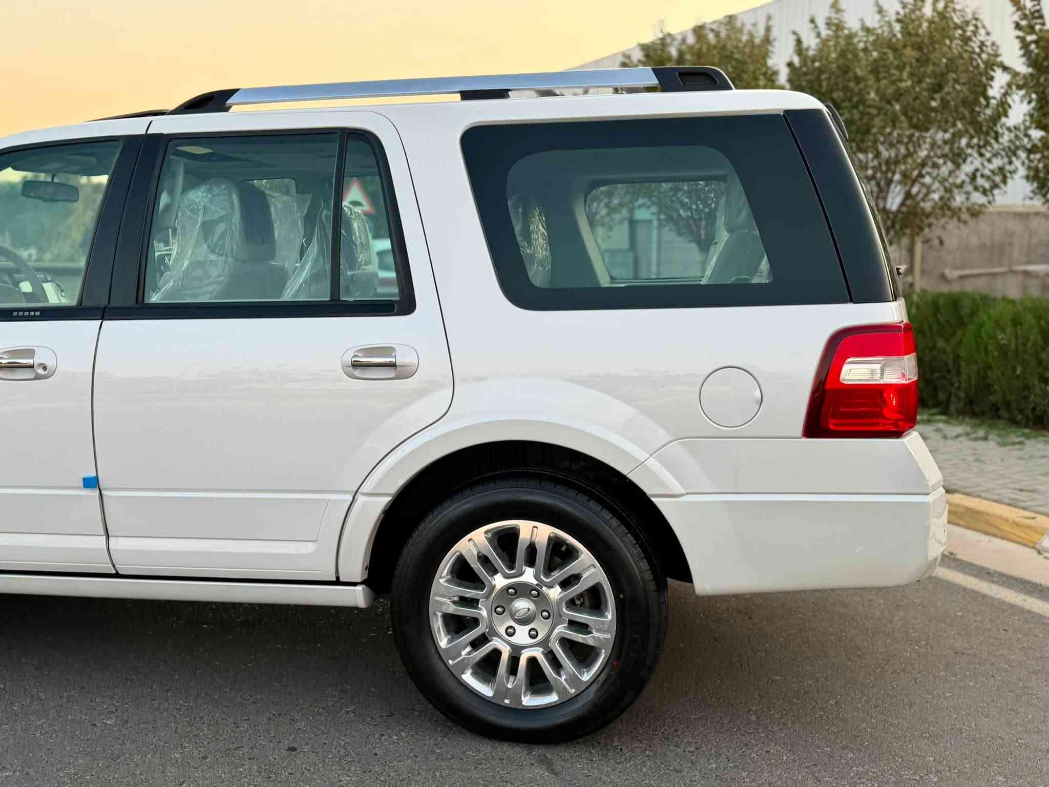 ﷽
ارخص سعر  159$ قفل🔏🔥🔥👋🏻👋🏻

                         FORD EXPEDITION 2013 LIMITED
▫️فورد أكسپديشن موديل 2013 ليمتد
🔹مواصفات خليجى وكالة شريكة نيڤا
🔹مواصفات LIMITED  فول مواصفات ١/١ 

▫️محرك V8 5.4L تمانية سلندر محرك مرغوب✅
🔹كير و محرك بشرط مامفتوح📦✅
بدون صوت و بدون صرف بدون خلل شرط فحص
🔹ماشية 88 الف كيلومتر حقيقي📦📦

🔹سيارة جديد حديد داخل و خارج كل على وضع بلادي 
🔹 بيها اتنين سويج بيلادي موجود✅

▫️سيارة كلين تايتل وكالة شريكة نيڤا
🔹مكفولة كفالة عامة دعامي للدعامي بشرط✅
🔹 بدون صبوغ بدون بارد و بدون شخت و رصعات
🔹سيارة حيل حيلوة جديد جديد ماشاالله📦📦

▫️مواصفات ليمتد
( بصمة . فتحة . فور ويل . داخل بيجي ر . رادار . دوصات كهربا . صندوق شفت . راص DVD . كود باب . تشغيل عن بعد  . شاشة . كشن جلد . كشن تتفيئة و تبريد . كشن و ستيرن خزن . كشن خلفي كهربا . تبريد مركزي . سكليتر كهربا . حصاص أمامي و خلفي . مراي شفت . بعد هواي مواصفات )

◽️اربع تاير ويل جديد ويل بيلادي حجم 22
🔹سيارة شرط بدون اى نواقص گير و محرك و حدادي و كاهرباى كل بشرط
🔹سنوي و رقم و هزة جديد سنوي بأسمي
🔹 نفسي يوم / تحويل و كاله حاظر
🔹 مكان_🌆 سليماني

◽️سعر_ 159$ قفل 🔐🔥
◽️موبايل_ ***********
____________________________________
