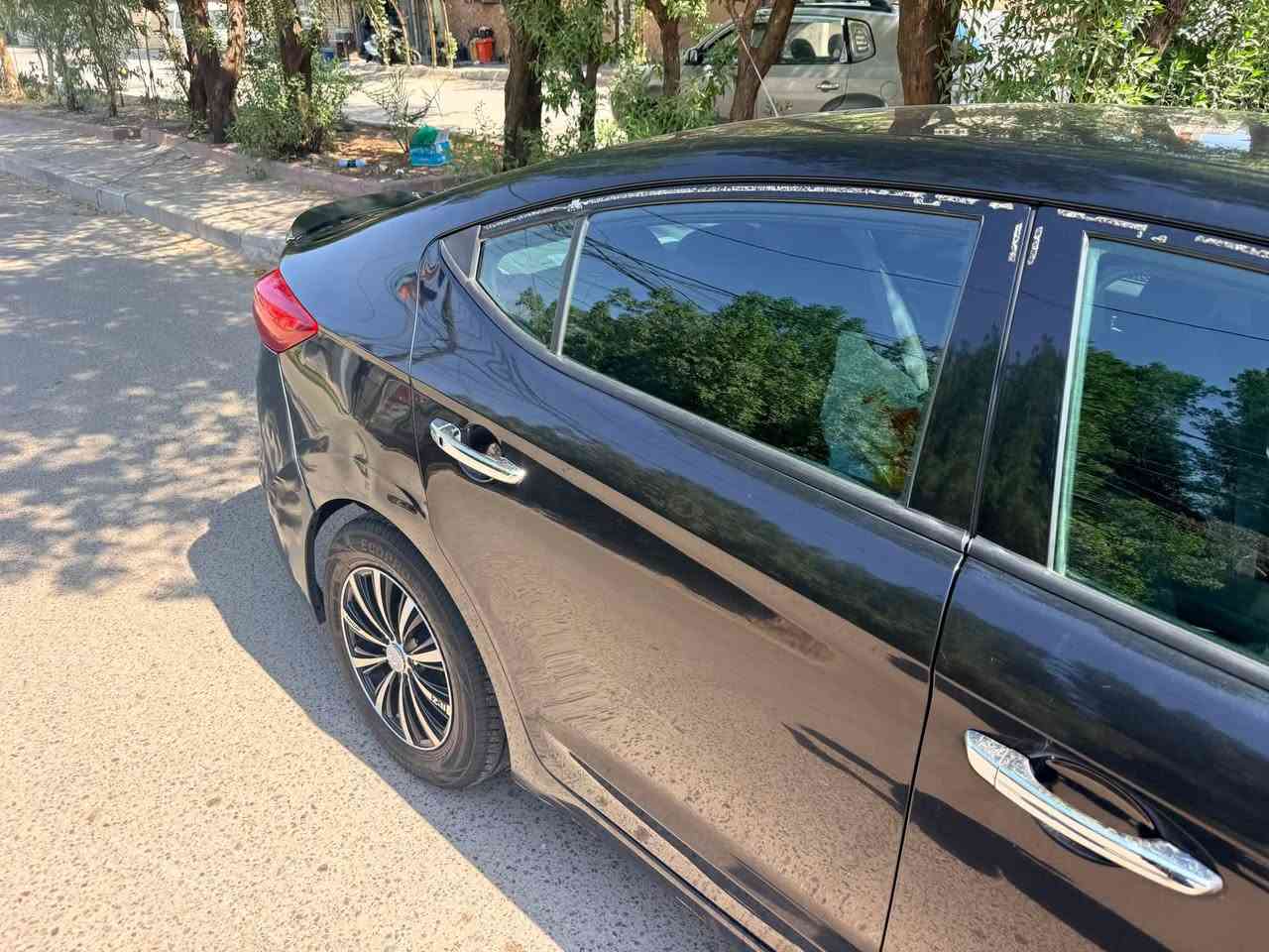 رجاءً اقرأ المنشور قبل لا تتصل
سيارة الالنترا موديل 2018 ماشيه 103.600 مايل وقابل للزيادة 
مواصفات السيارة SE السعر 110 وبيها مجال للشراي 
شاشة 
كامرة خلفية 
تحكمات جهتين 
لاين زنون 
كير محرك كفالة 
كهربائيات كلها شغاله
تبريد تدفئة شغال جديد تبديل منظومة قبل هذا الصيف 
تخم تايرات جديد
صدر جديد
ملاحظات السيارة :- مبدل كازكيت اصلي شرط الضمان 6 اشهر قبل اسبوعين يم خدمات علي الشمري بالبياع الشارع الثالث 
والكشر الخارجي يحتاجله ترتيب 
والباقي كله كفاله 
للاستفسار:- ***********

