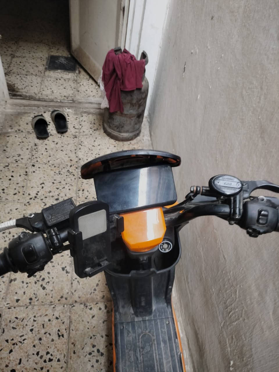 دراجه R10 كامله من كل النواحي كهربائيات لايت عالي وناصي اشاير  4 نمر بس بيها بطاريتن منفوخات شي كلش بسيط الشحنه الوحده تمشيك 3 ساعات كفراتها شويه بيهن مكسرات متواجد فقط واتساب السعر 220 وبيها مجال متواجد فقط واتساب ***********
