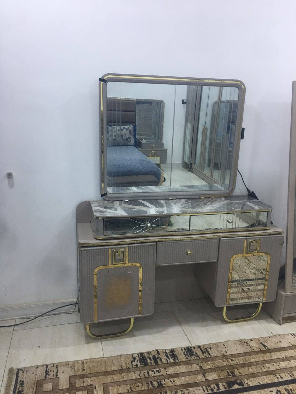 غرفة نوم • بلازما ٤٢ • للبيع