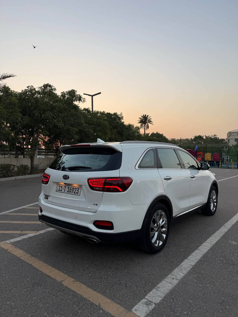 سورنتو 2020 للبيع Sorento 2020

السلام عليكم سورنتو خليجي(شركة الدولية) للبيع السيارة رقم بغداد مشروع وطني

وعليها صيانه ال 60 الف كيلو الي تكون تبديل جميع القطع الاستهلاكيه مثل الصدر ومنظومه البانزين ومنظمومه البريك وهاي تفاصيل هيه صيانة معروفه من الشركة الدولية

السيارة فول مواصفات عدا البانوراما والفور ويل

عداد km=  ٨٩ الف كيلو 
محرك 6 سلندر 3.5
4 كاميرات محيطية 360 درجة
بصمتين
كشنات جلد
كشنات كهرباء
7 راكب
اوتو هولد
نظام ترحيب
حساسات كاملة 
تبريد 3 قطع منفصل
جنطة كهرباء
لايت LED
شاحن لاسلكي

سيارة نظفية والصور والفديوات واضحة برغي واحد ممفتوح خارج الوكاله لان اي شغله تتبدل يسقط الضمان ومكفولة كير ومحرك تبديل وصيانة دورية اول باول فقط بالدولية واوراق الصيانة من اخذتها لحد هسه كلها موجودة 

-فقط بيها باب الجنطة مفتوح وبي ضربه خفيفة
وباب خلف السائق ايضا  بارد قليل

-سعر السيارة 23,500$

مكان السيارة : بغداد / القاهرة
التواصل فقط عالواتساب *********** 
غير متواجد عالفيس بغداد, العراق

