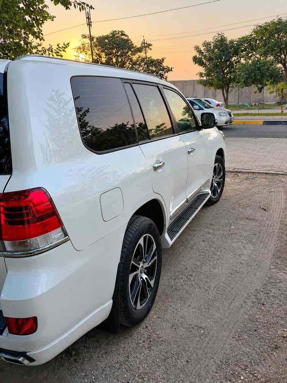 لاندكروز وايت ادشن • ٢٠١٧ • فورويل