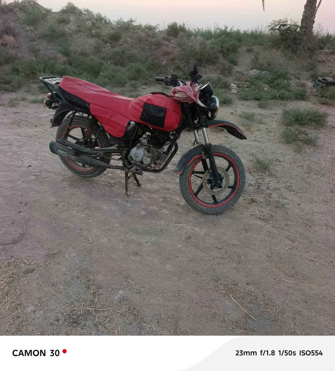 سلام عليكم دراجه للبيع بوكسر مديل 21 نضافه فول مكفوله وراق أصليه  أو مروس بيراني ويجملني حسب نضافه السعر 800 وبه مجال  ***********

نص مكتوب في الصور:
- CAMON 30  23mm f/1.8 1/33s ISO698
- CAMON 30 23mm f/1.8 1/50s ISO612
- CAMON 30  23mm f/1.8 1/50s ISO449