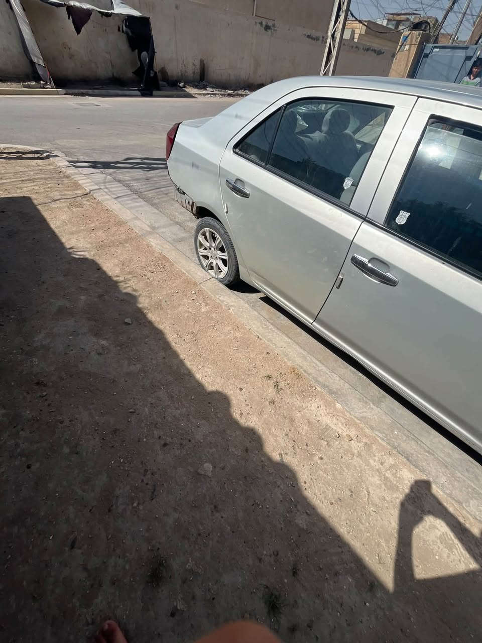 MK ‼️‼️
من رخصه الادمن 
للبيع جيلي ام كي موديل ٢٠١٣ كيرها محركها شغال تبريد عاطل صدرها ٥٠ بالمية شاشة تاب سيارة حلوة بس يرادلها دعاميات السيارة باسمي رقم بغداد باسمي شرط التحويل عنواني الغزالية شارع الضغط السعر ٣٤ وبي مجال للشراي واي شي عندك اتصل وادلل
*********** يوجد واتساب
