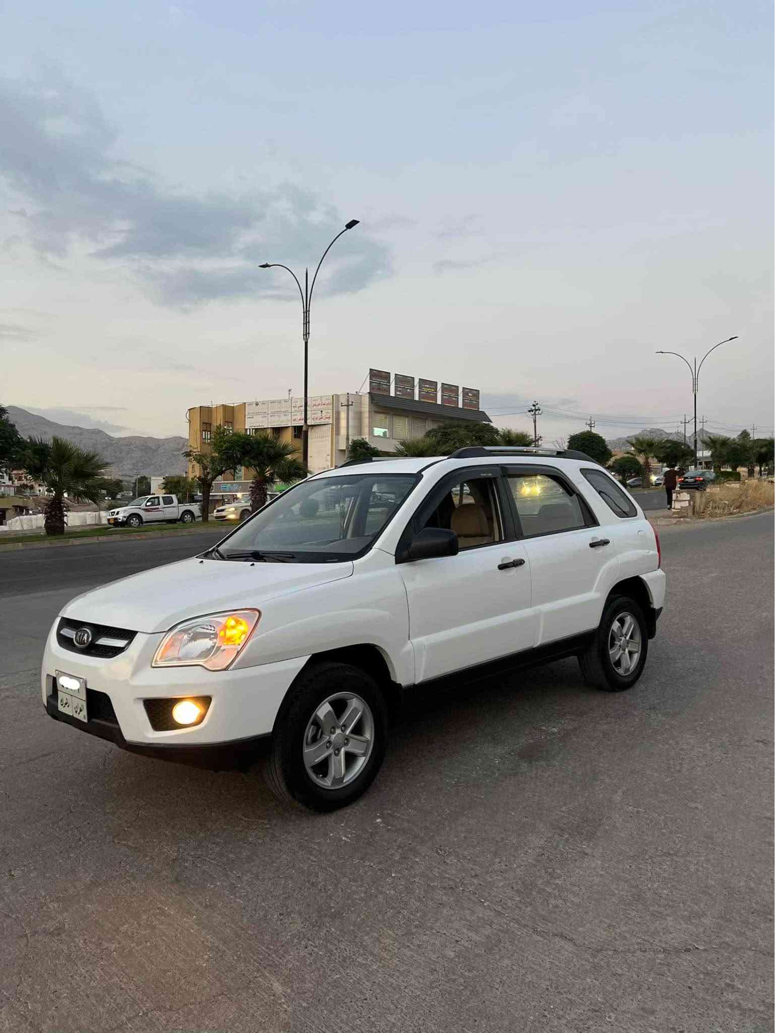 سلام عليكم 
لبيع Kia Sportage/كيا سبورتاج
موديل2009
كير اوتوماتيك
محرك4  كير محرك شرط 
تبريد ثلج ❄️
كهربائي ⚡️ كل شغال 
داخل جديد علي ووضع شركه 
صدر امامي خلفي جديد 🆕 
سيارة جاهزة من الاخير مابيها اي نقص 
بيها ربع بنيد بخ بدون دواخل 
بعد كفاله عامه دعاميه ل دعاميه
رقم شمالي دهوك /ب اسمي شرط تحويل 
عليها غرامات تجاوز السرعه  ٢٥٠$  بعد معامله تنزل سعر
مكان سيارة 🚗 عقرة- قريب موصل اربيل📍

رقم 📞 واتساب
***********
*********** اكر, نينوى
