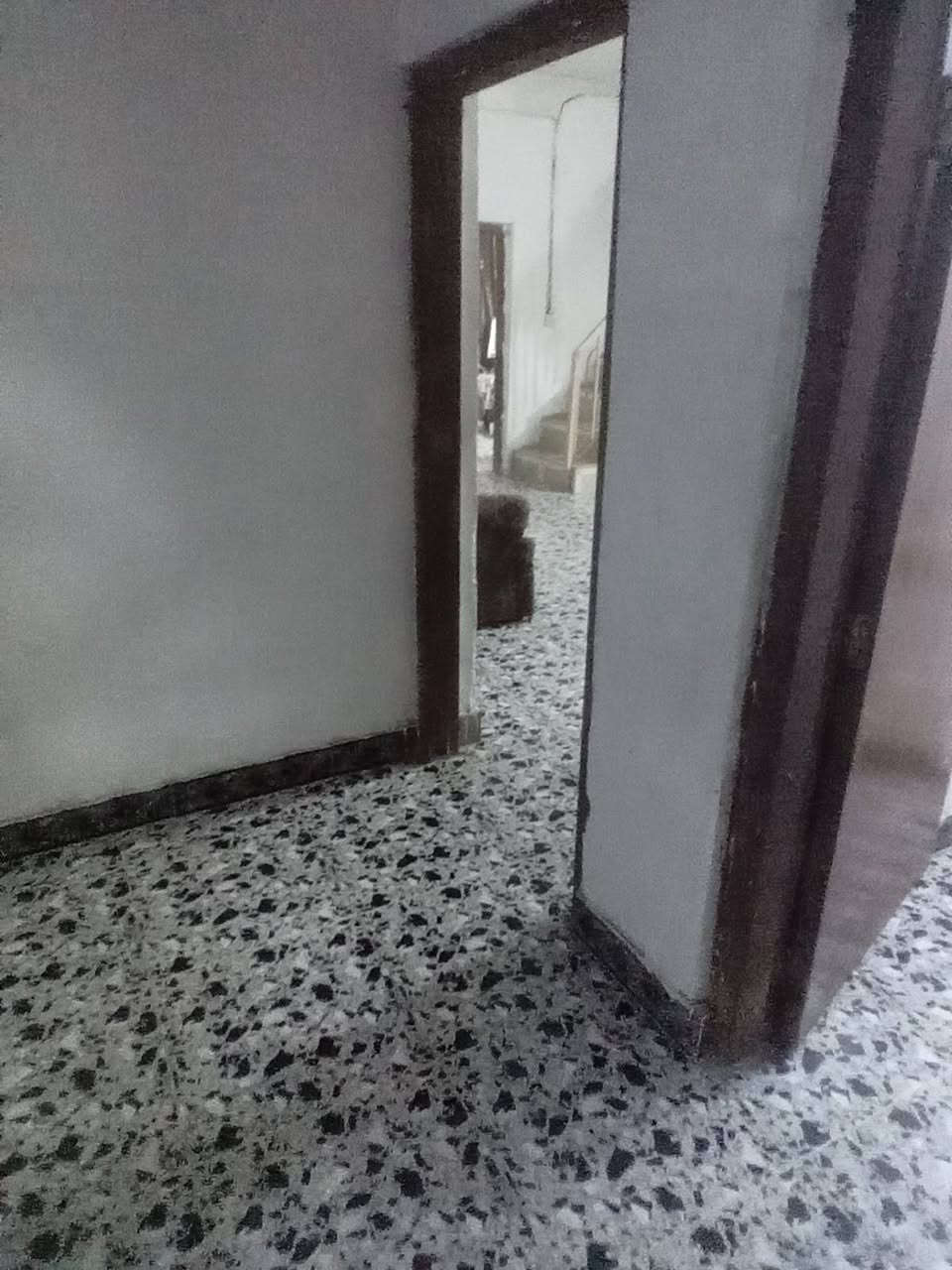 سلام عليكم عندي بيت البيع مساحه 400 متر الوجه 24 نزال 15 طابو صرف سعر 130 يرهم تدفع نص المبلغ ونص وعدة 6 اشهر قرب جسر الثالث@***********
