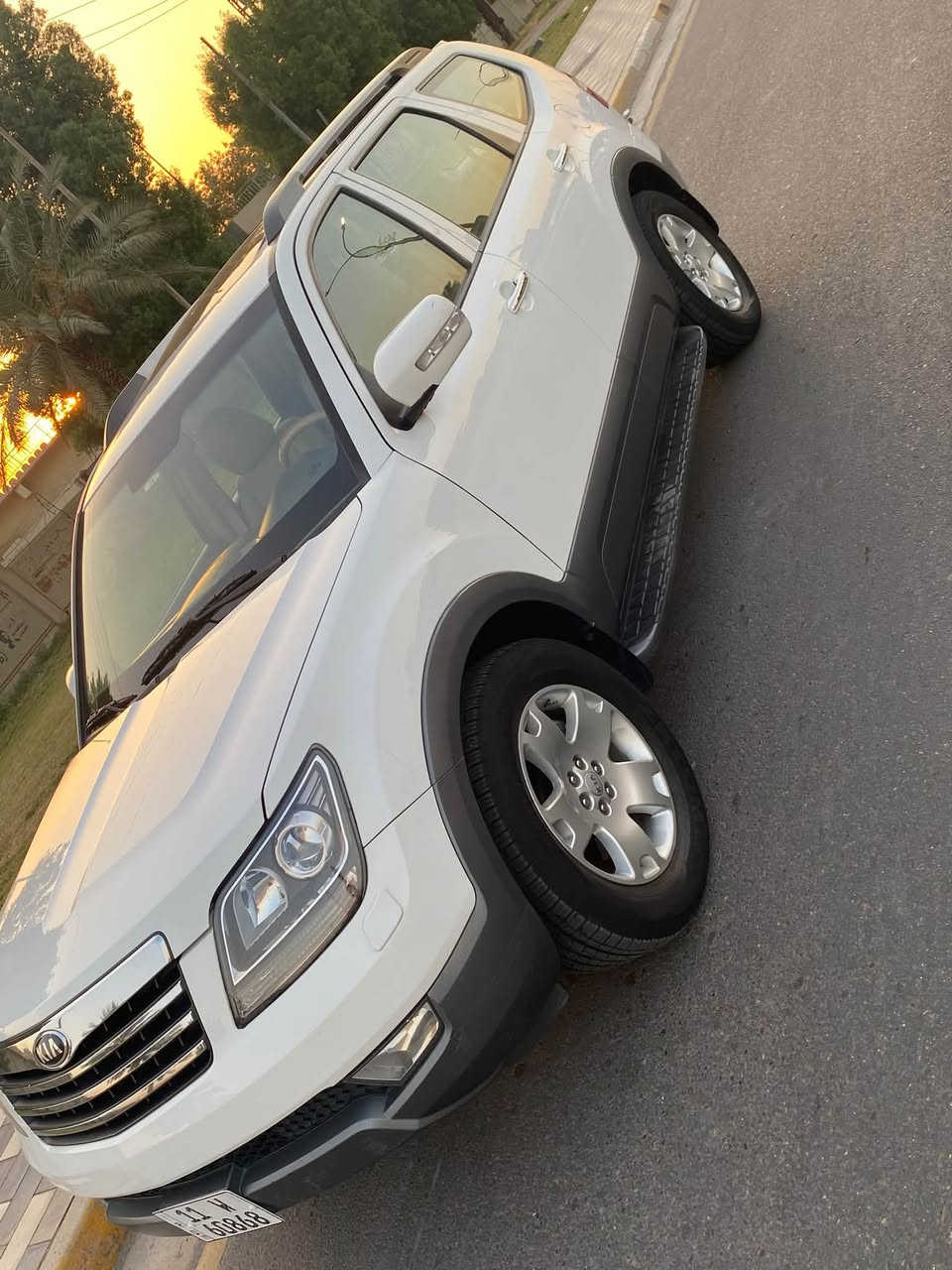 السلام عليكم للبيع كيا موهافي موديل 2015  vip 1/1 فول مواصفات 7 راكب مكينه 3800 3 قطع تبريد رقم بغداد الجديد باسمي تحويل ثاني يوم
المواصفات
1- بصمة تشغيل وابواب 
2- فتحة سقف سلايد روف
3- مقاعد جلد بلاديه وتحكم كهرباء وتدفئه بالكشنات
4- شاشه اندرويد والدشبول مطعم بصاج 
5- فور ويل 
6 - كشن السائق خزن ميموري
7- زراك لايت 
8- بك لايت ليد ولايت ليد
9 - اشاير بالمري الجانبيه والمري كهرباء
10- اضاءه داخليه بالابواب LED
11- كاميرا خلفيه 
12- ستيرن كهرباء
السياره كامله من اي نقص واحلى من الصور والداخل بعده بوضع الوكاله ما بيها مصرف تايرات وباتري جدد وكفاله عامه عدا بارد بسيط بالجاملغ الامامي وربع باب السايق صبغ
 مكاني بغداد الرصافه السعر 157 وبيها مجال 
رقمي ***********
