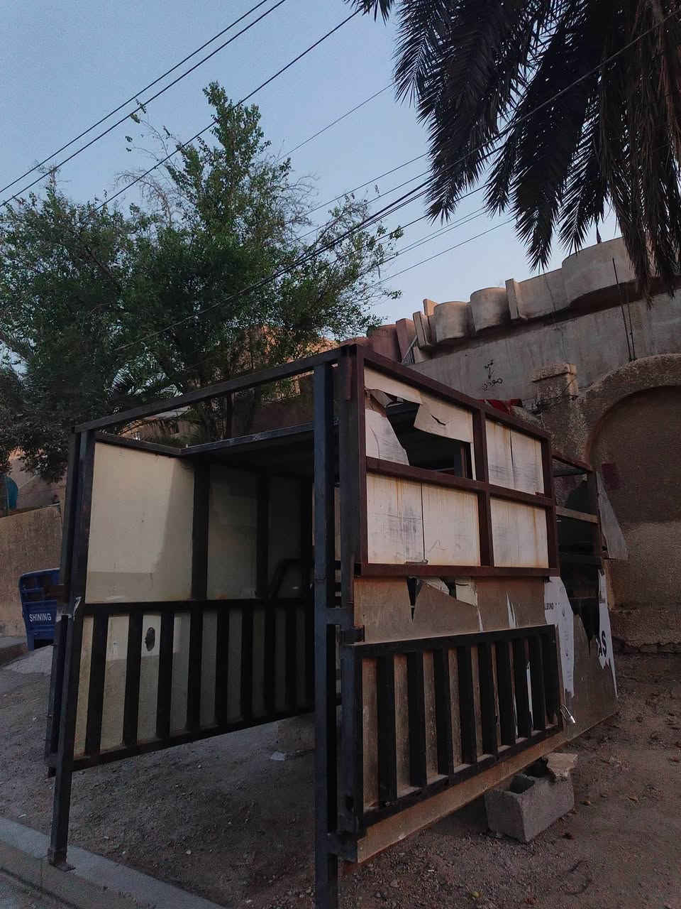 محجر بوكس مال كيا 7 جنكال  
 السعر 250  ،         العنوان بغداد البلديات
الهاتف ***********
