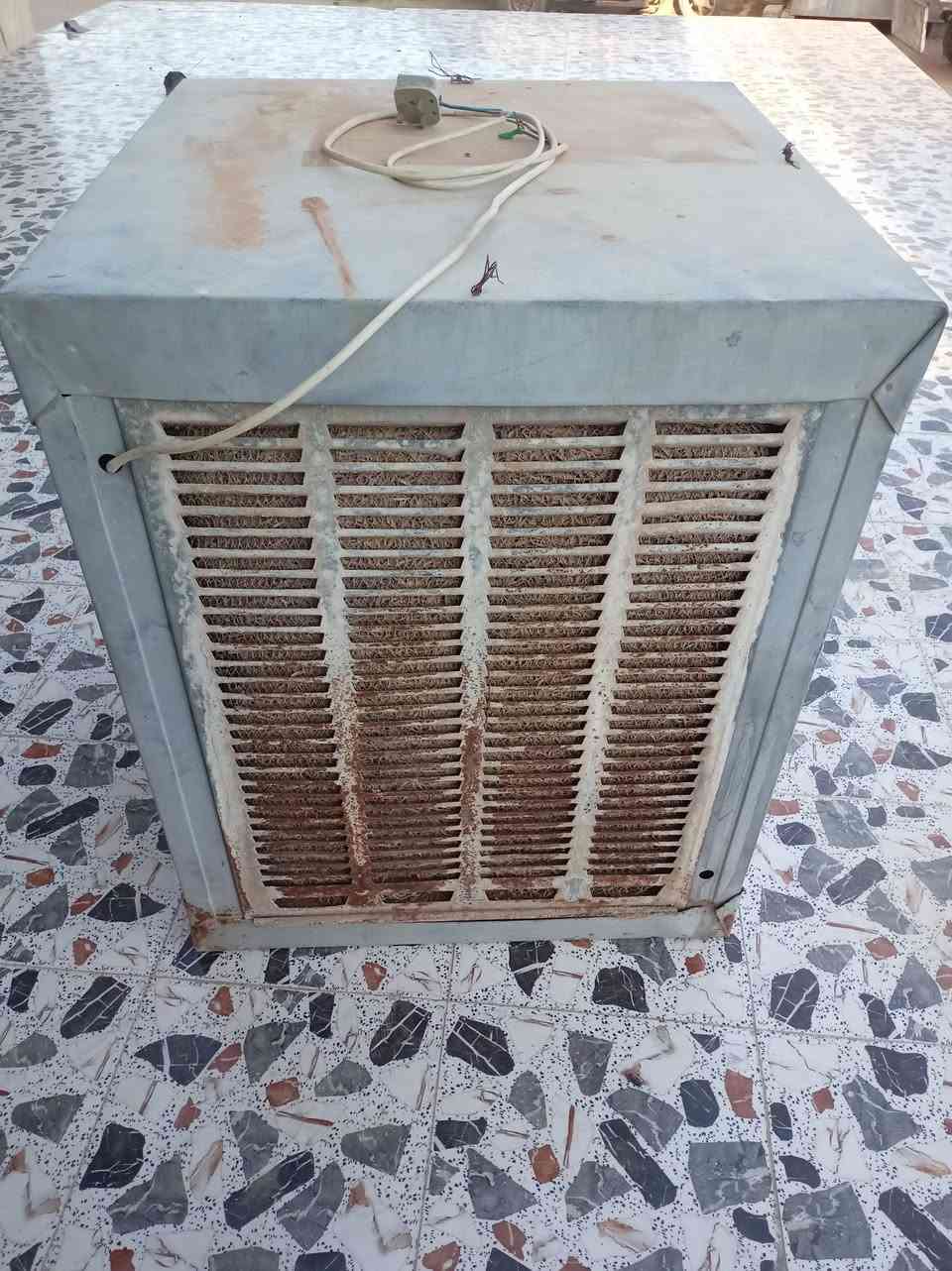 السلام عليكم مبرده لبيع شغاله على فحص بيها خياس شويه من جوه قيم بل يرضي الله وهاذه رقمي ***********
