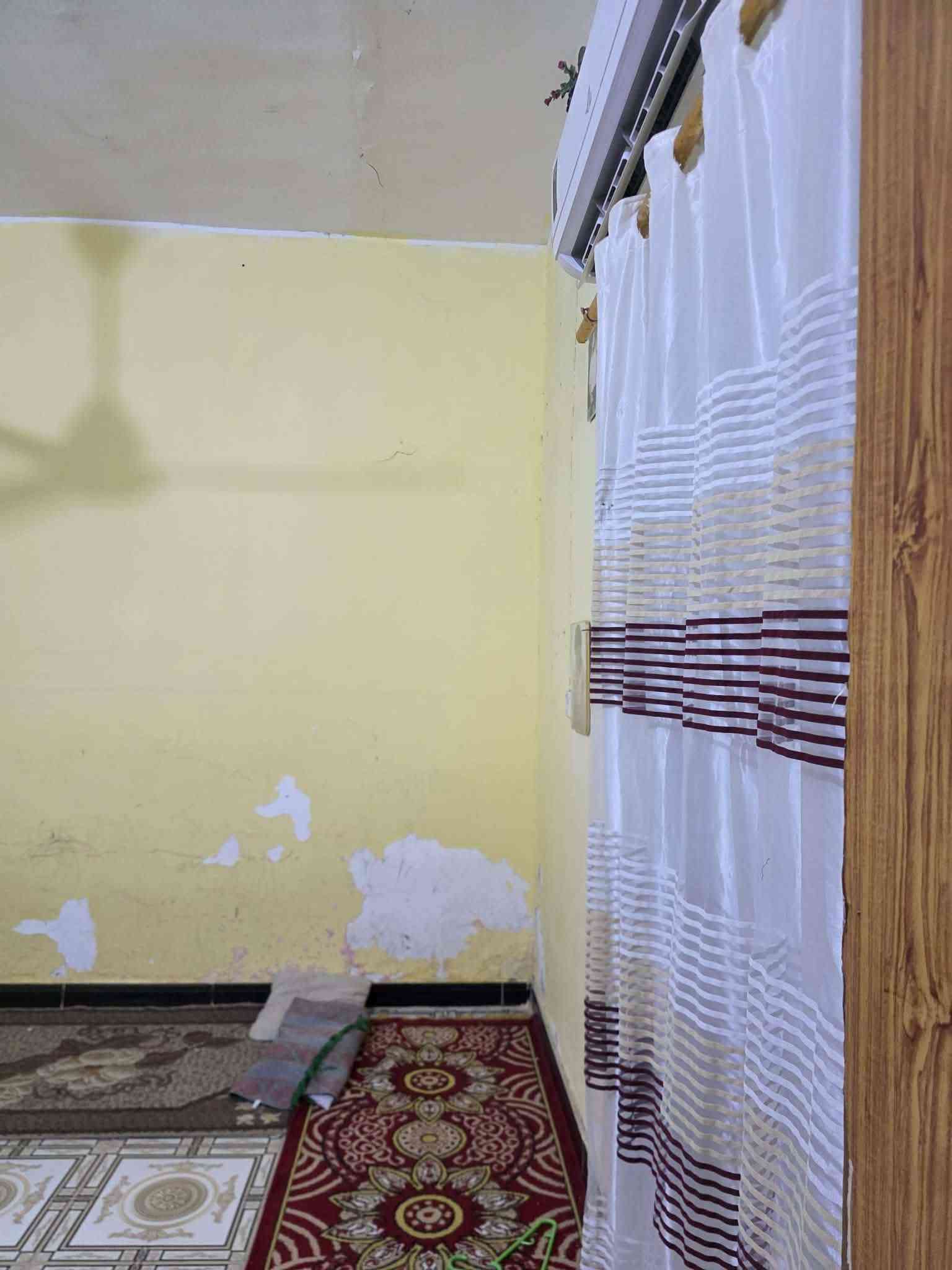 السلام عليكم بيت زراعي للبيع مساحه ١٠٠م
تفاصيل البيت غرف ١+ صاله + مطبخ + ديوانيه + صحيات 
المكان سوق الشيوخ حي العسكري شارع الإطفاء قرب شارع الإمام علي 
السعر ٢٤ مليون وبي مجال قليل 
للاستفسار *********** واتساب ***********
