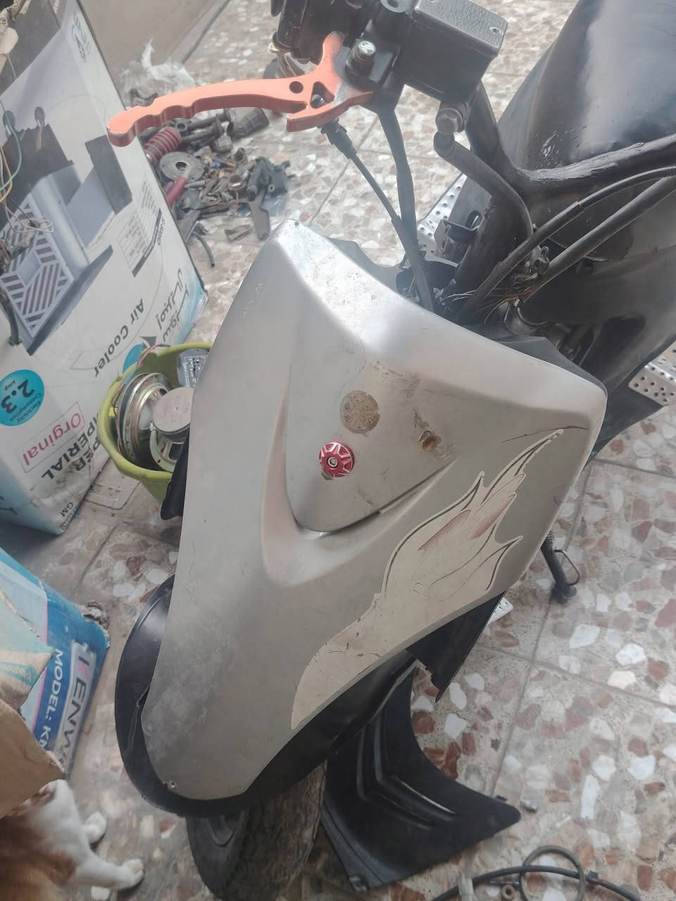 شباب للبيع بيه صالنصه تك بوشه اصليه ودبل خلفي اصلي  وقبق فلاوين اصلي وقطره مكينه مكفوله نعومه  وشلعه ومعدل سلف الدراجه نكره (والعنده دبل دي واي او ار جي اس او جيمس اشتري مال ماكس فقط) سعرهه 450 وبيه مجال مكاني بغداد رقمي *********** واتساب فقط
