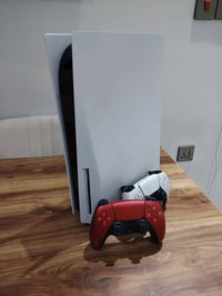 بلي 5 مع 2 جويستك 🎮 للبيع... المخابرات /حي الجهاد 07813625368