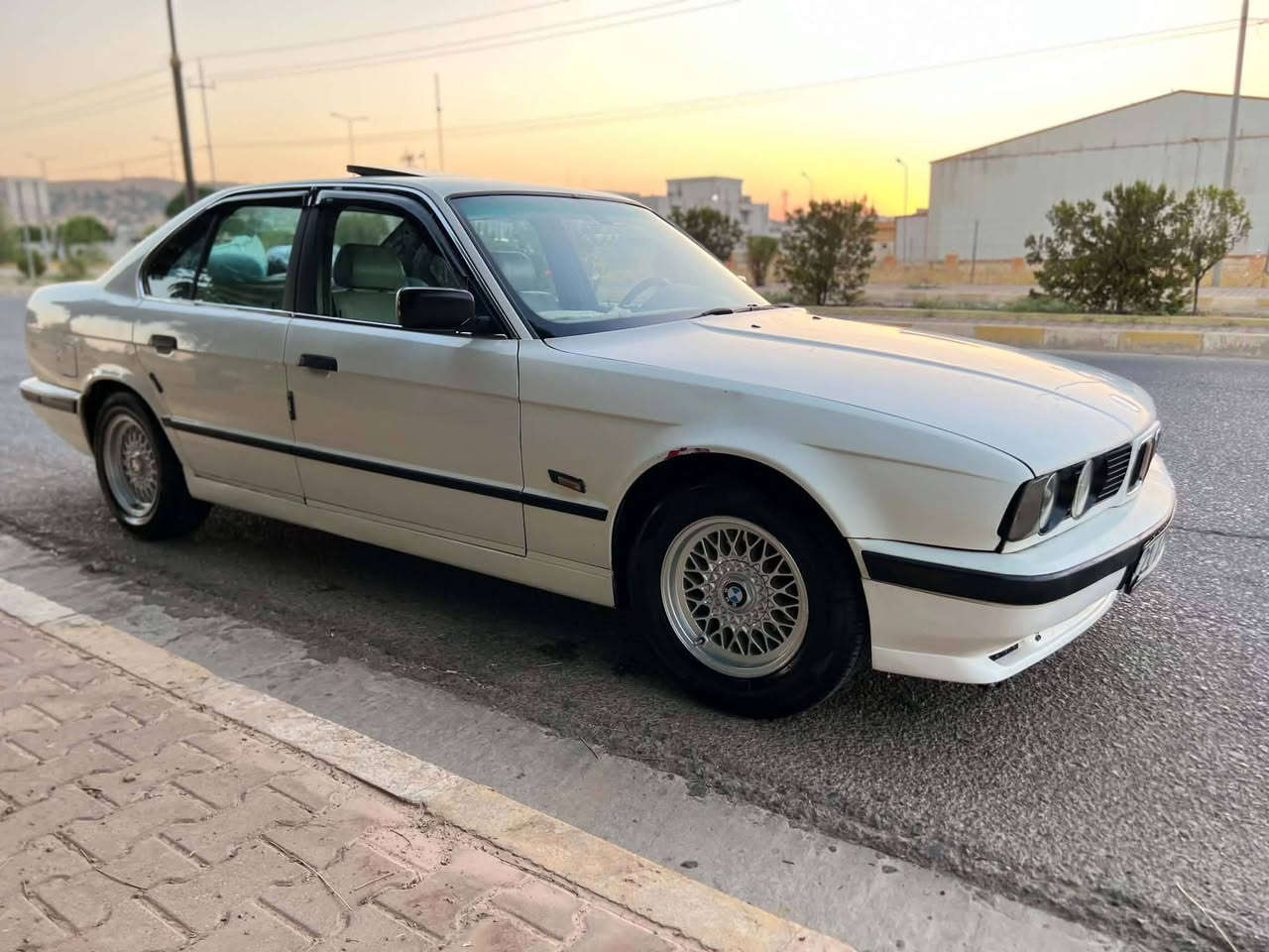 موديل/1991
528 مەکینەی سفری کردۆتەسەری
گير عادي
سنوی تازەیە تا 2029
4كهربا
دبل جكمةجة
سوكان ارباگ
كوشن جلد
كوشن كارةبا
ناوکڕێمی
سلات
دعاميات m
لايت بلاجكتور بگلات گشتي تازةية
كاملكراوةتة 1995
سةقفو تيكمة بي مةعجون
كيرو مةكينة شةرت
سةيارةكة بي مةسرةفة 
بةس ماشالله ئةوي زور جوانا
 ***********وەتساب
***********

