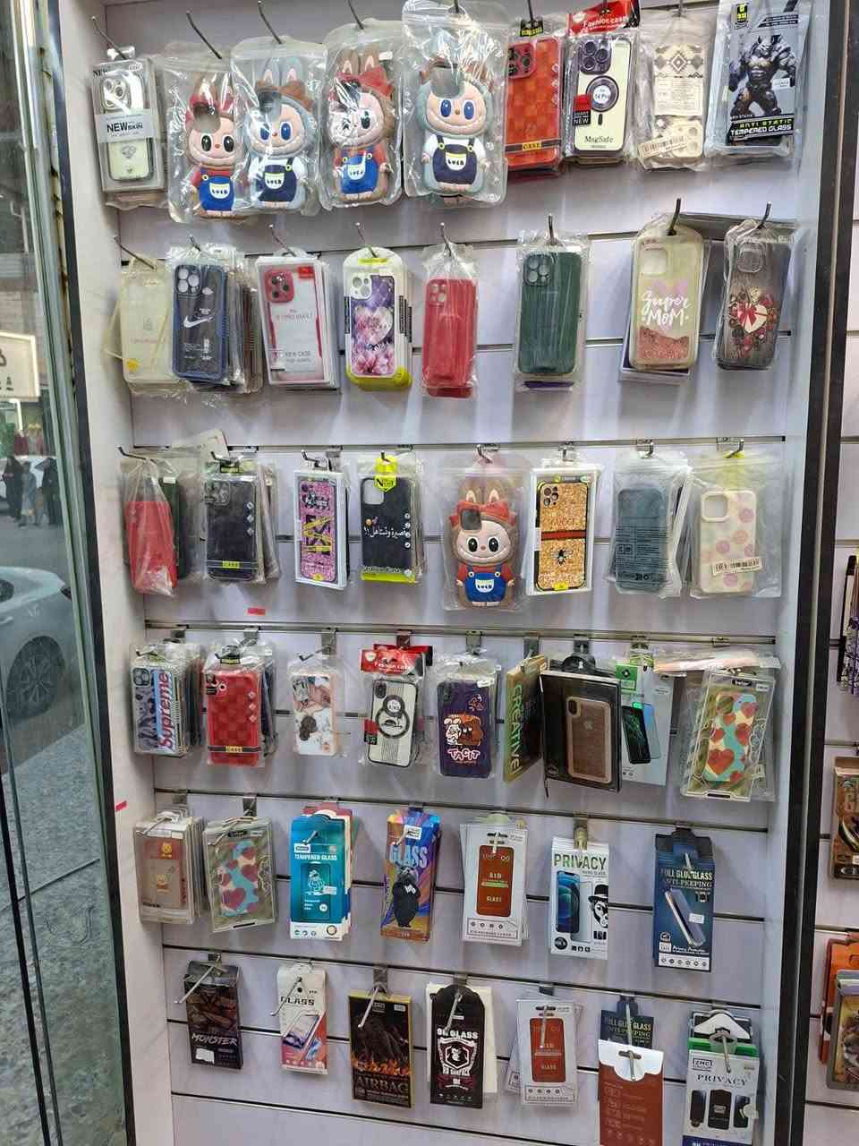 محل للبيع 
 كامل مع الملحقات 
حي المكرمة مكتب الرشيد شارع سوك المسكف 
المحتويات كما موضح بلصور 
اكسسوارات ولصقات شاشة كاملة جوكرات لجميع الاجهزة تقريبا و ومواد صيانه كاملة  المحل كامل من كلشي ومسواك كله جديد قبل اسبوع ميحتاج اضافات
سعر 6 مليون قابل للتفاوض 
سبب البيع ضرف طارئ ومستعجل والمحل يسوى اكثر 
للاستفسار اكثر 
رقم ***********
*********** النجف, العراق
