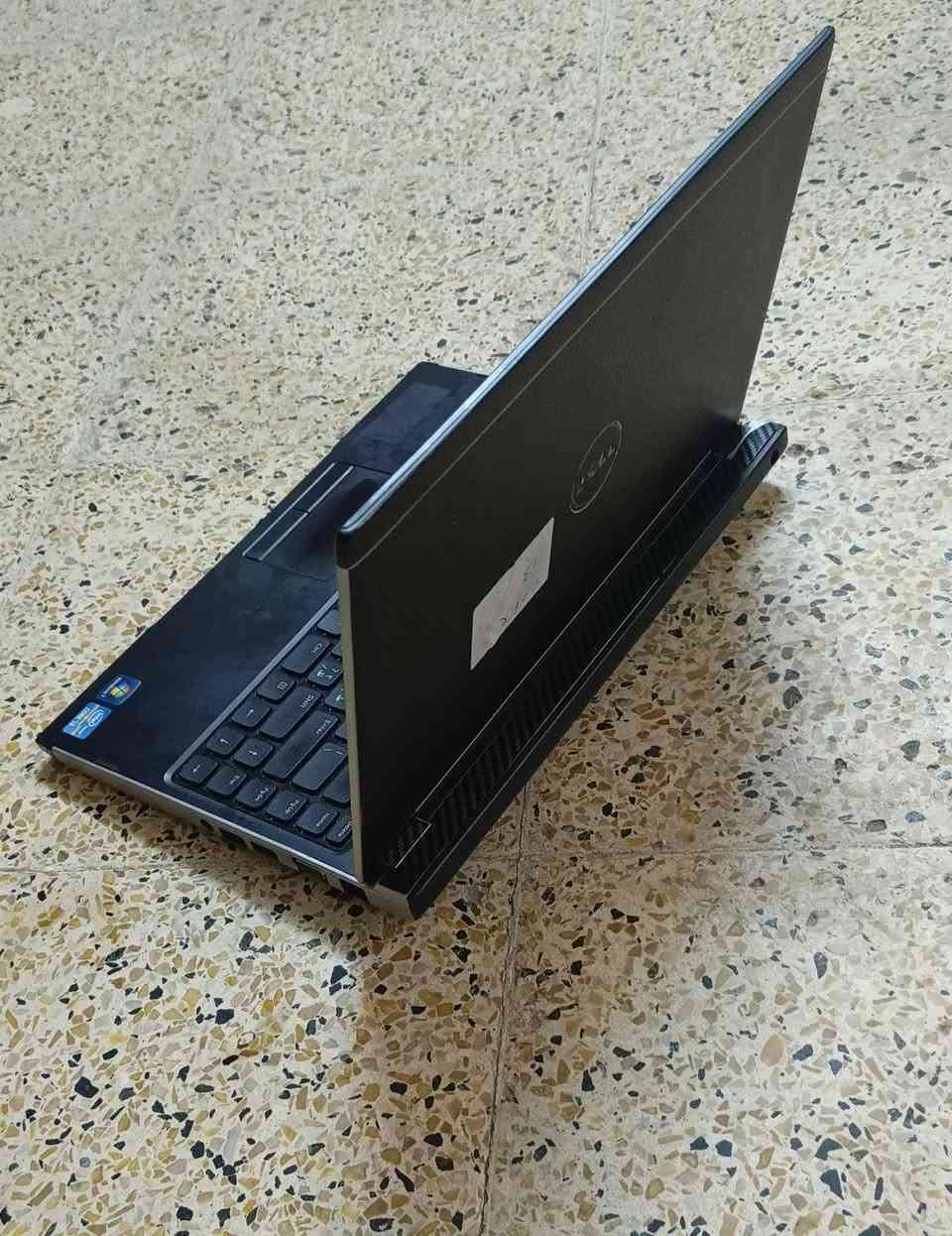 لابتوب ديل بسعر مناسب
كوراي ثري جيل ثالث
رام4 قابل للتطوير 
هارد500 قابل للتطوير
بطارية ساعه ساعه ونص  ساعتين وحسب الاستخدام مرات يقل بسرعه بسبب ترك البطاريه 
نضافه 90 بلميه 
بي العاب كولف ديوتي 2 ومشاكس GTA
وبرامج تواصل واكسل ووررد  والسعر ب95 الف فقط 
شراي راسلني او اتصل عل رقم *********** عندي توصيل
